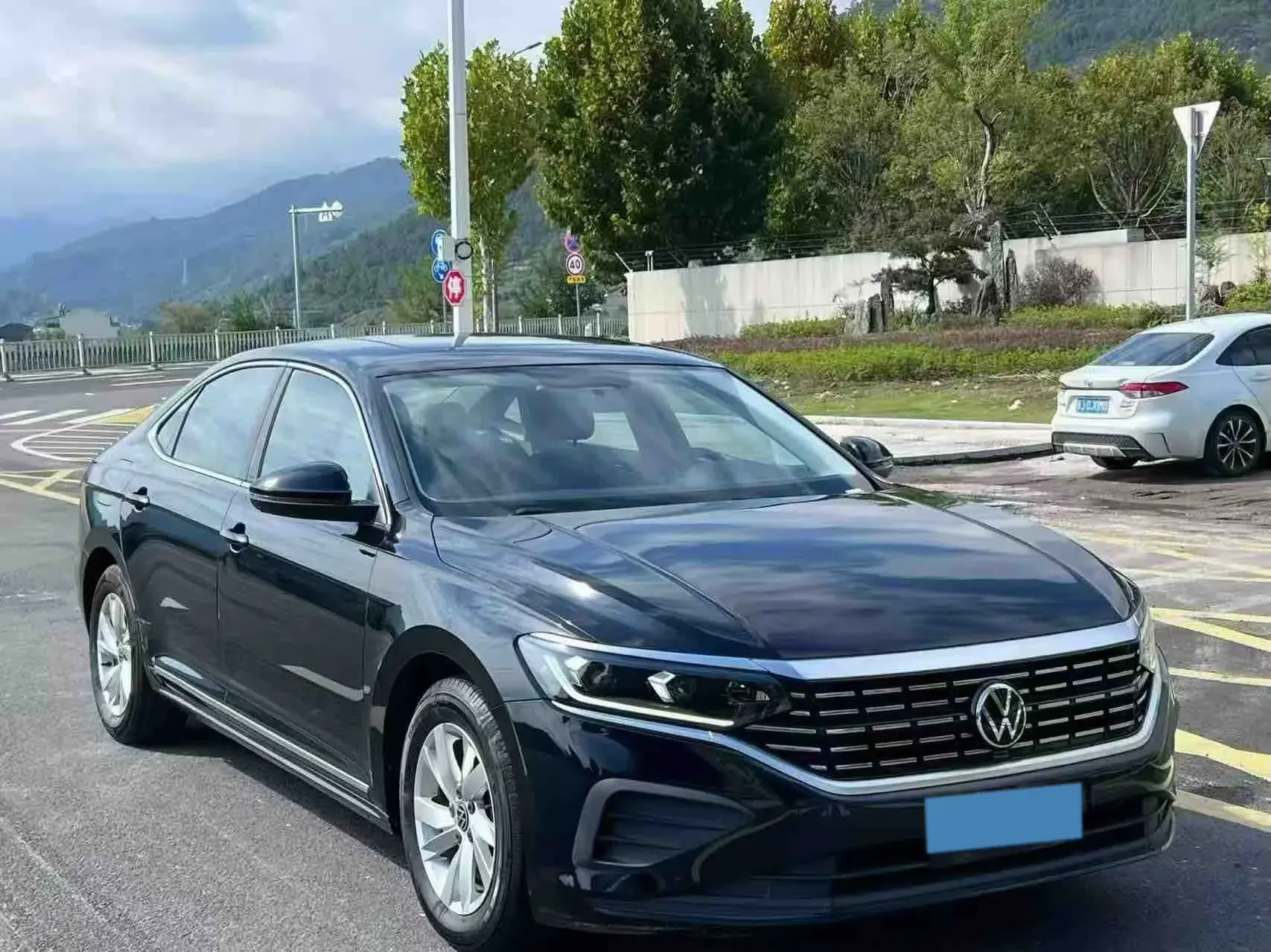 2024 VOLKSWAGEN PASSAT thumbnail 3