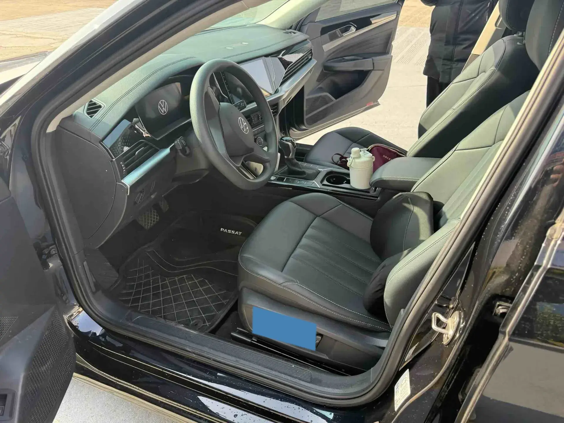 2024 VOLKSWAGEN PASSAT thumbnail 4