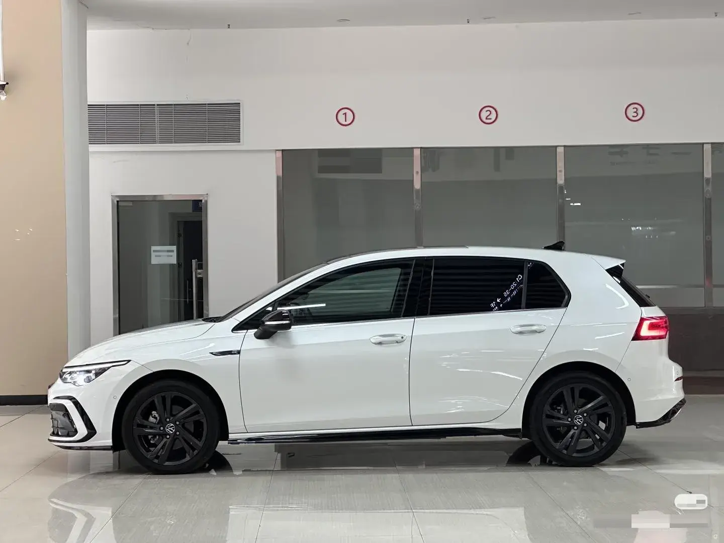 2023 VOLKSWAGEN GOLF thumbnail 2