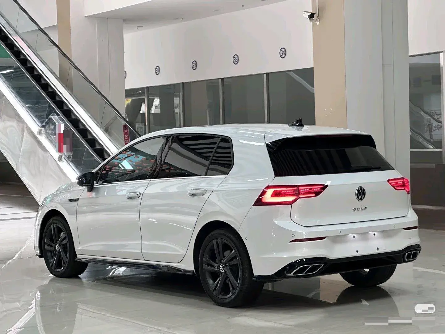 2023 VOLKSWAGEN GOLF thumbnail 3