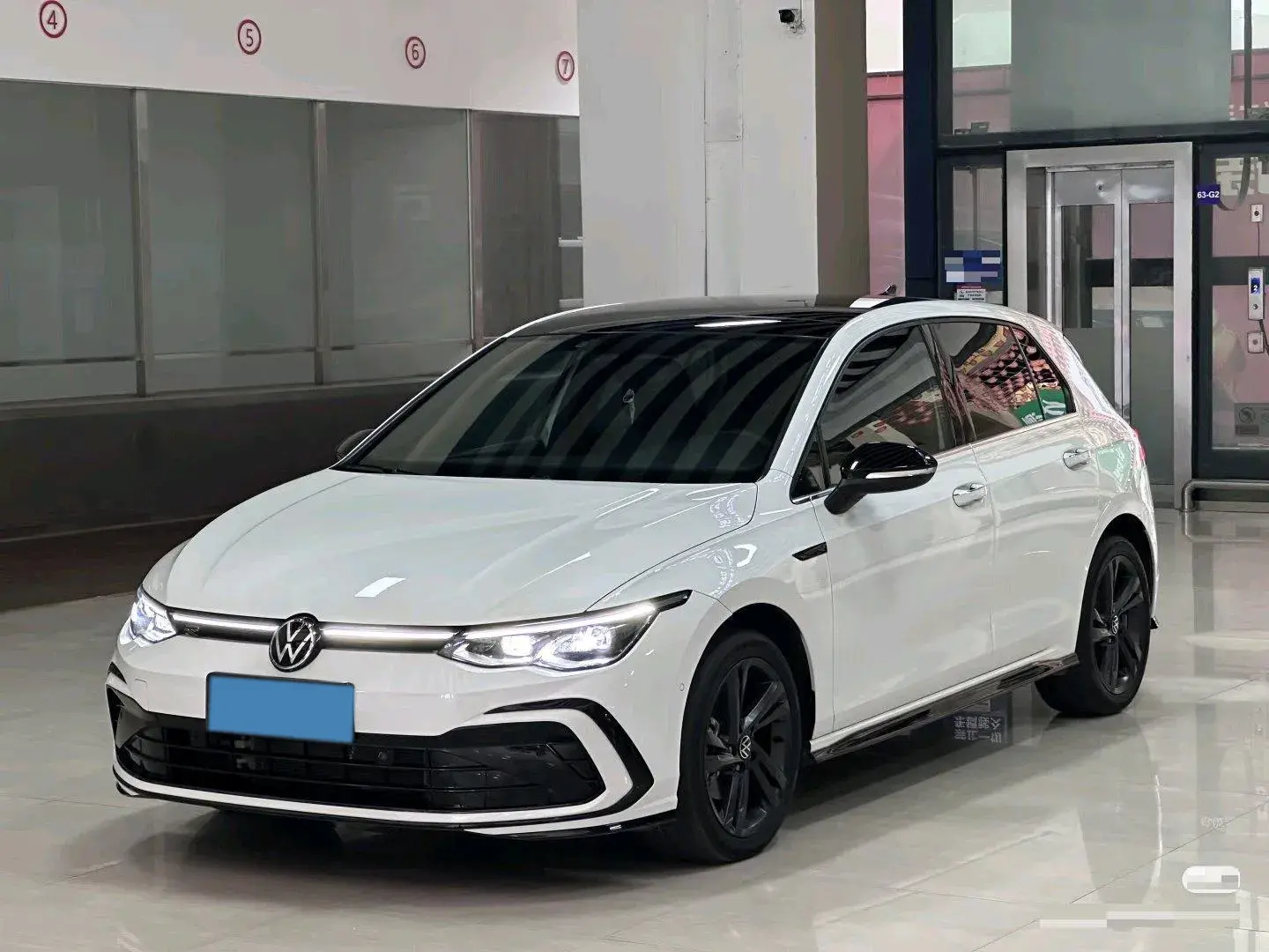 2023 VOLKSWAGEN GOLF view 1