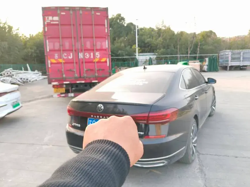 2022 VOLKSWAGEN PASSAT thumbnail 4