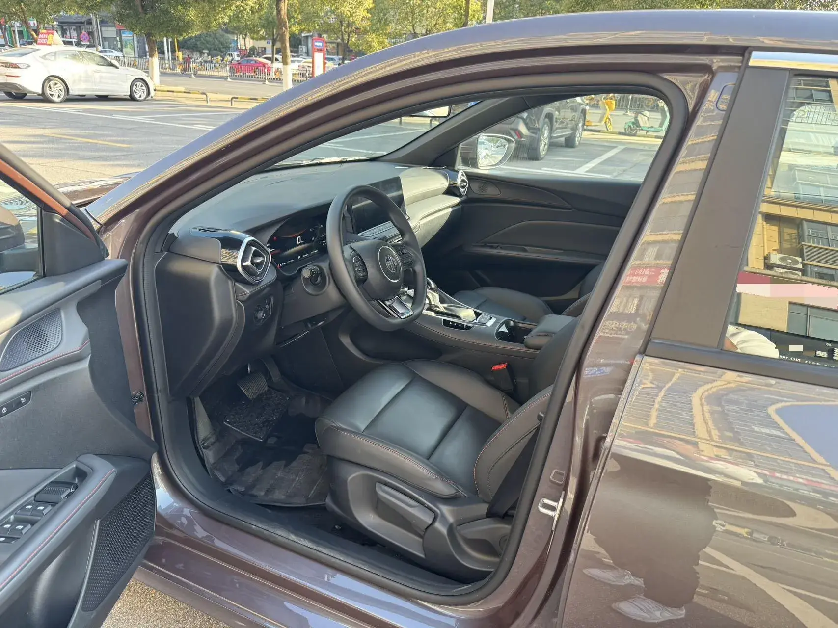 2025 MG 5 thumbnail 4