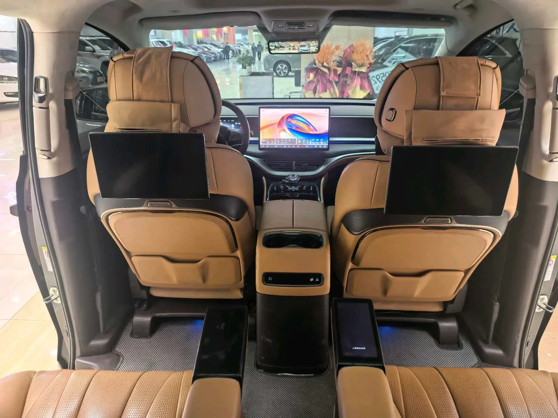 2024 DENZA D9 thumbnail 4