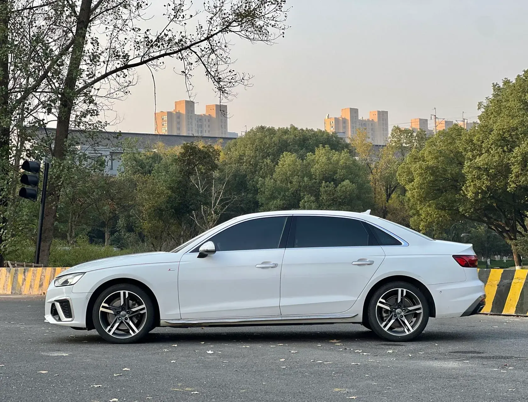 2020 AUDI A4L thumbnail 3