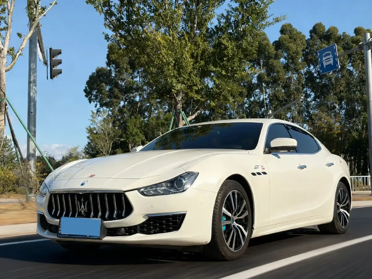 2022 Maserati Ghibli 2.0T 330HP L4 8AT