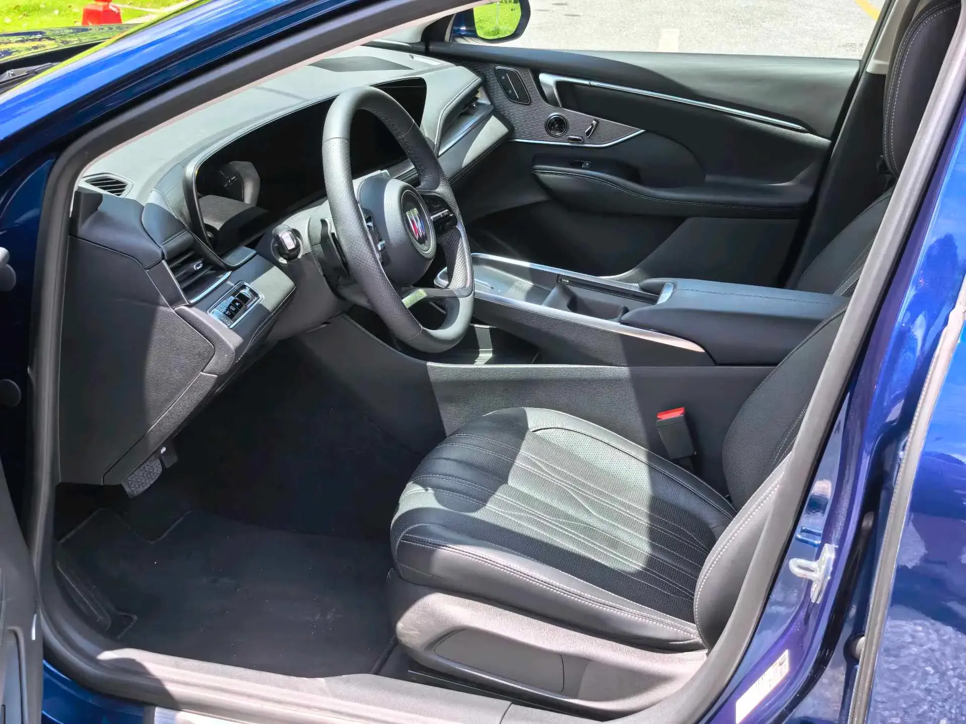 2023 BUICK LARCOSSE thumbnail 4