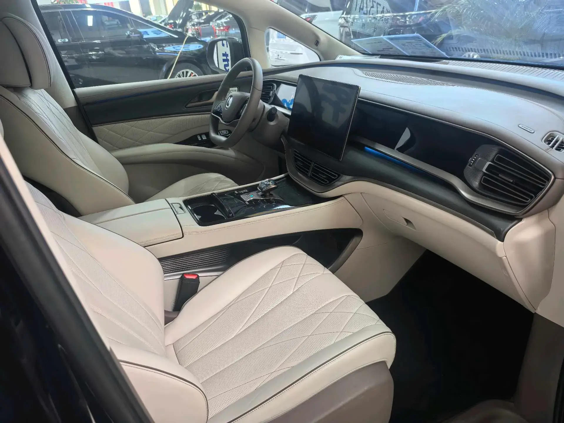 2022 DENZA D9 thumbnail 3