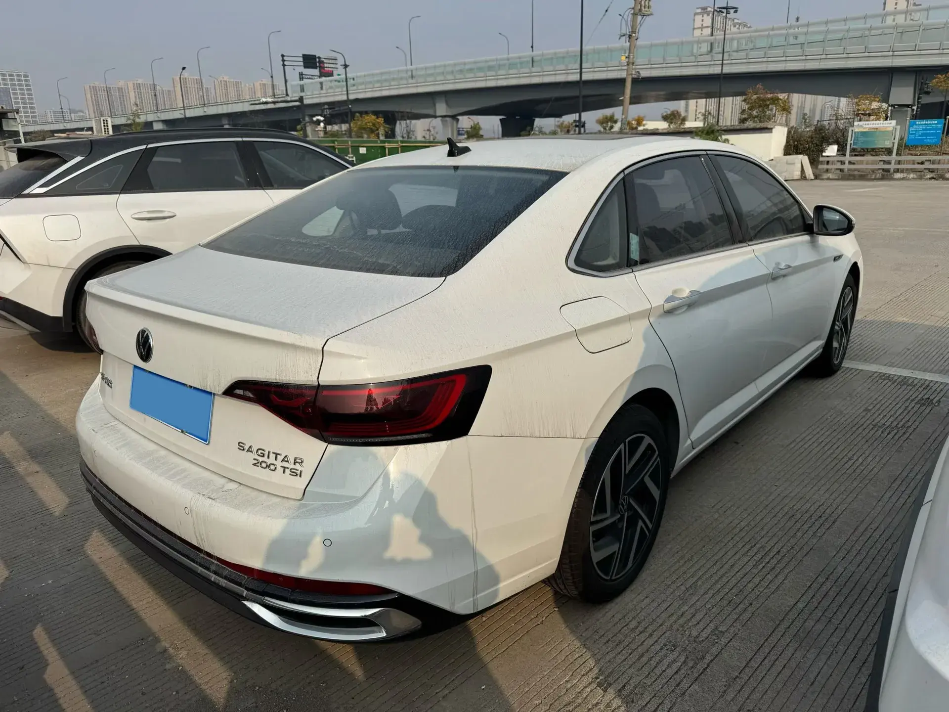 2023 VOLKSWAGEN SAGITAR thumbnail 3