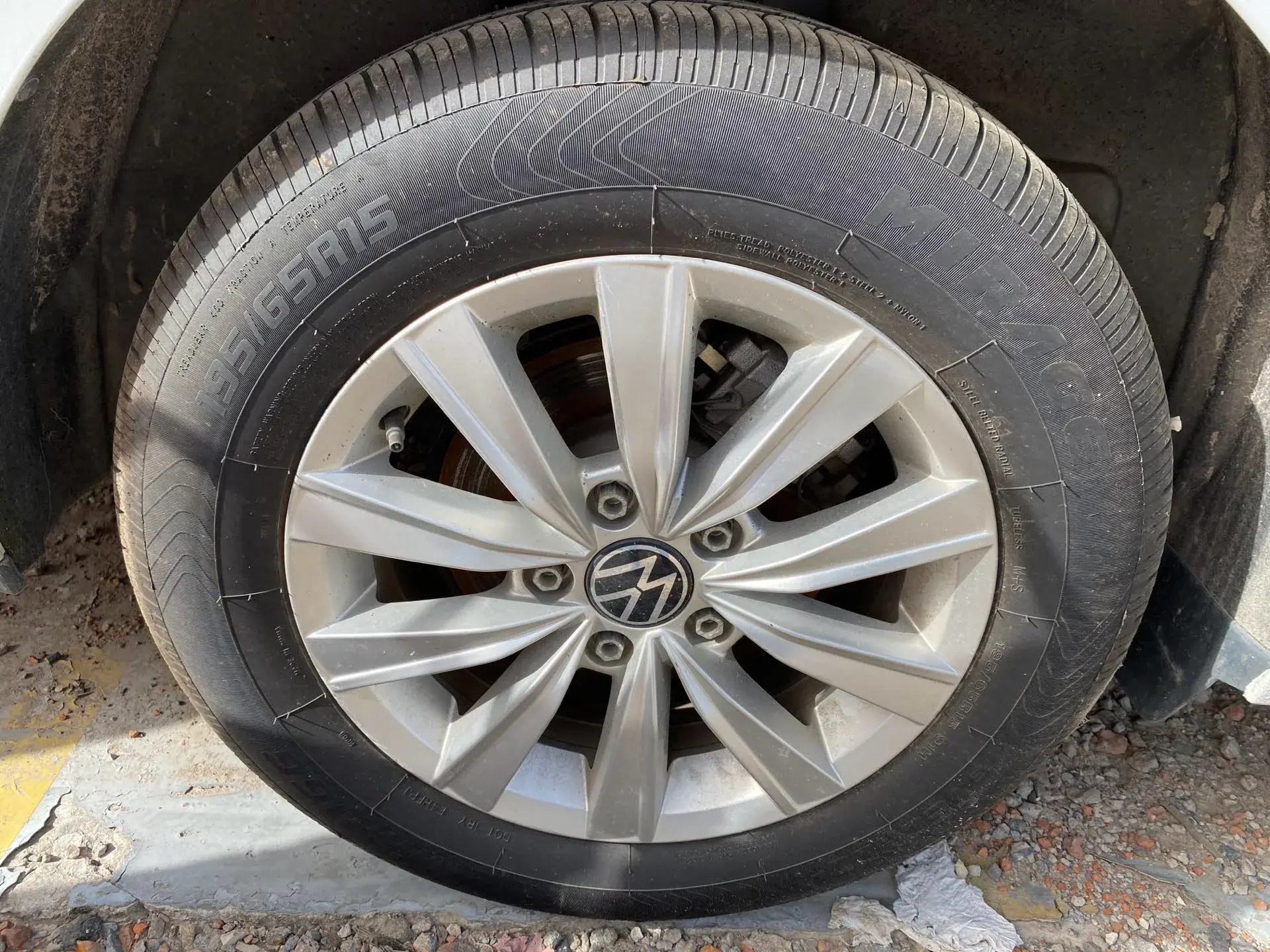 2023 VOLKSWAGEN SAGITAR thumbnail 4