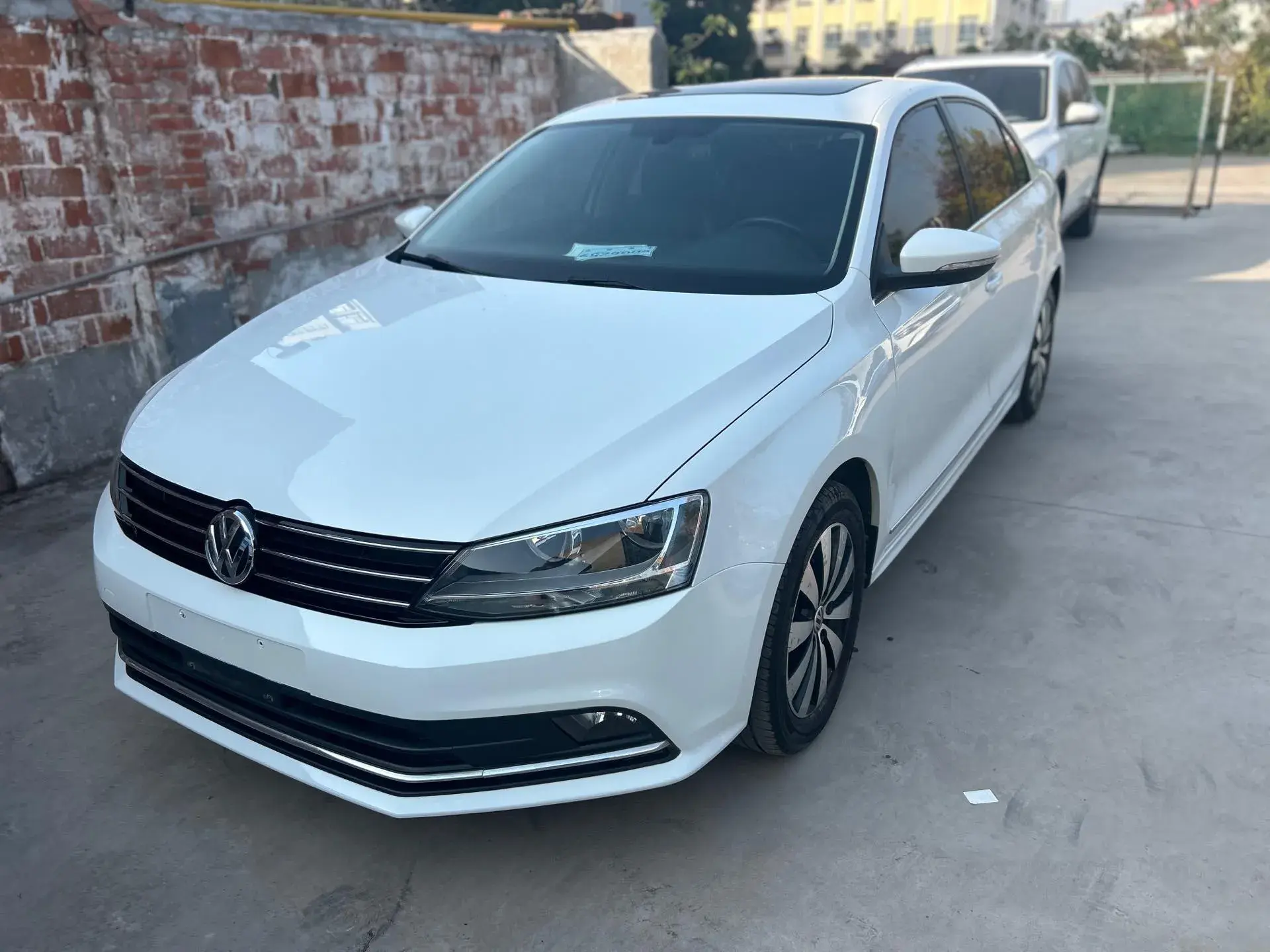 2018 VOLKSWAGEN SAGITAR view 1