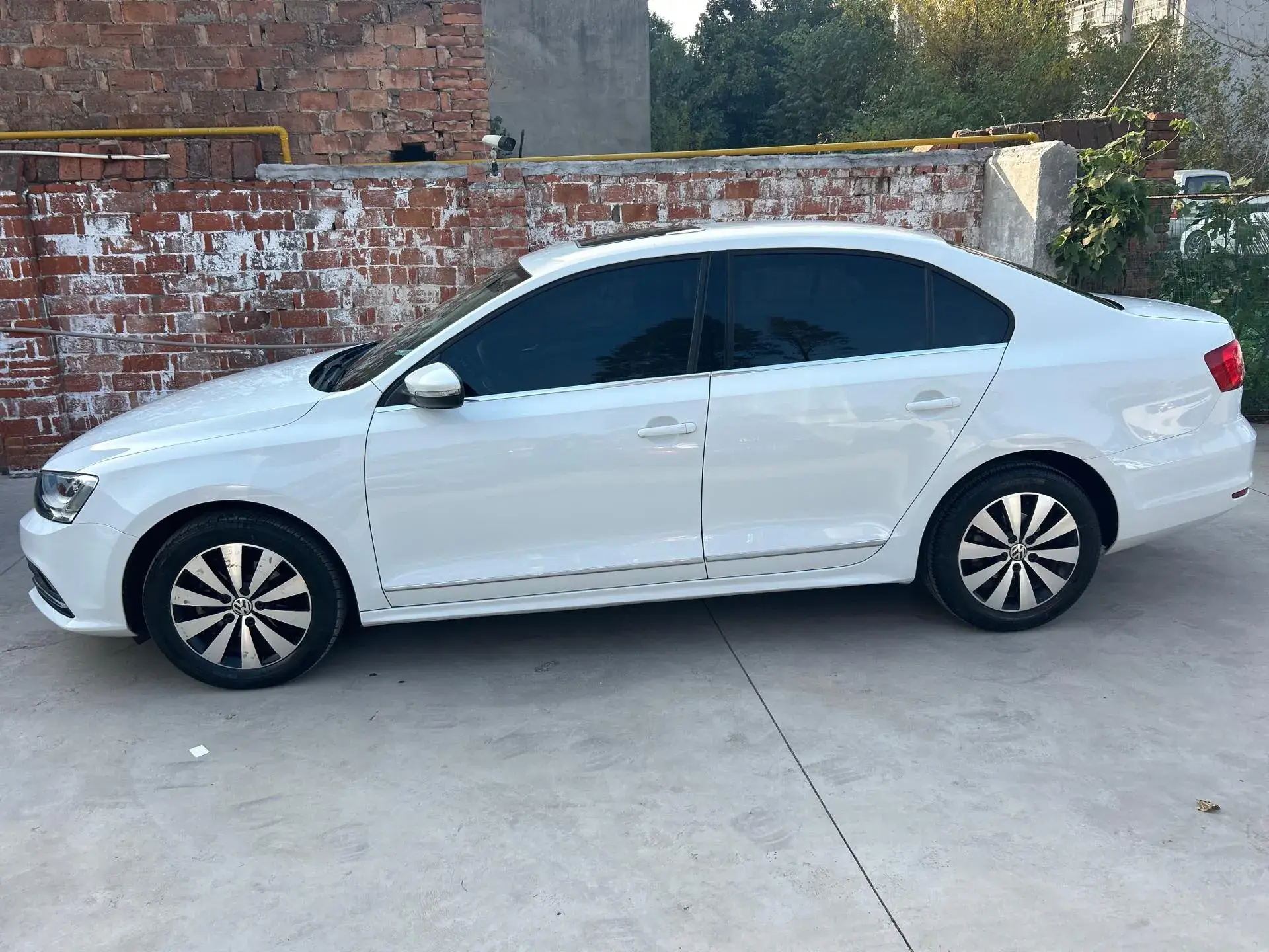 2018 VOLKSWAGEN SAGITAR thumbnail 3