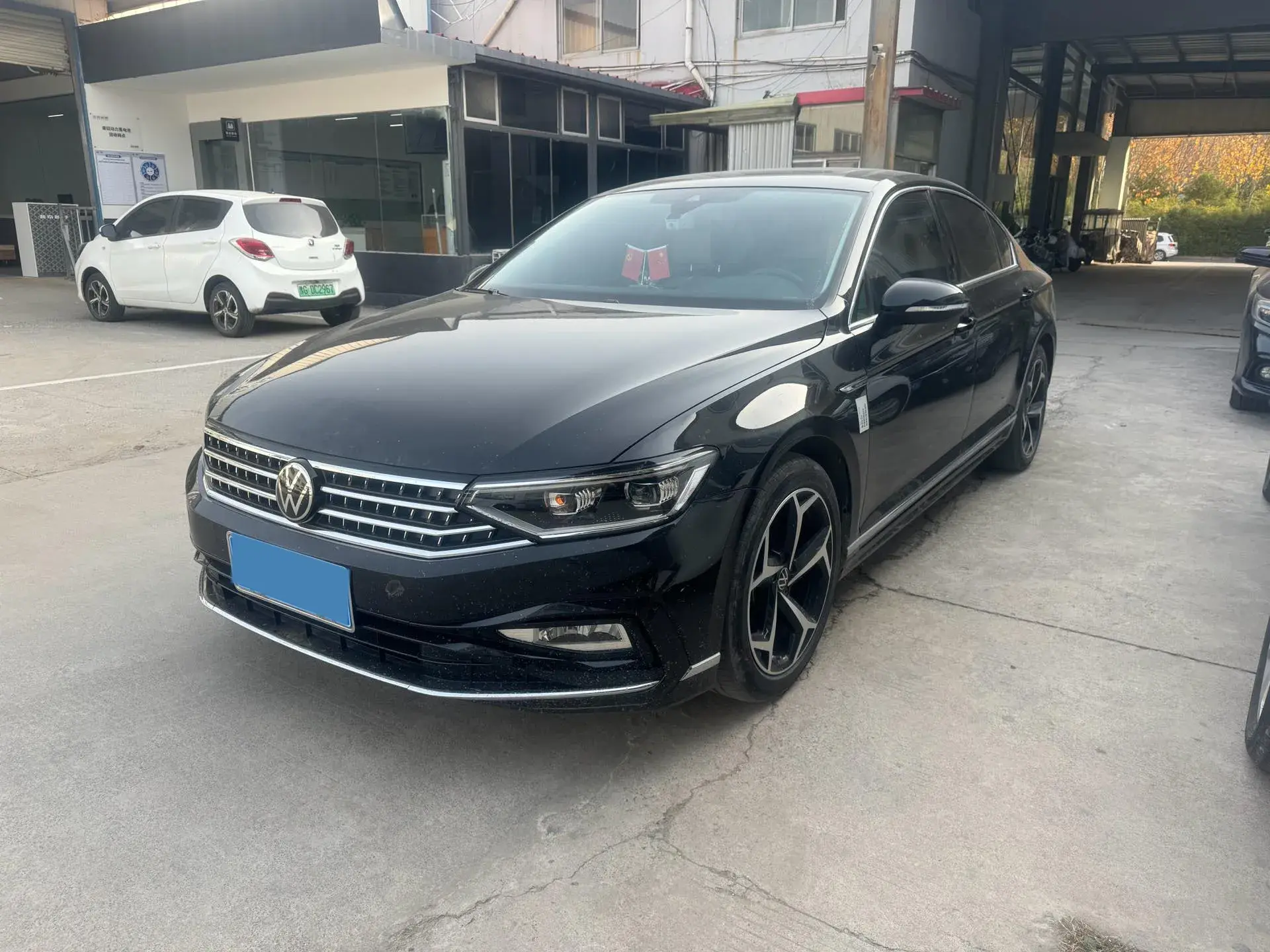 2023 VOLKSWAGEN MAGOTAN view 1