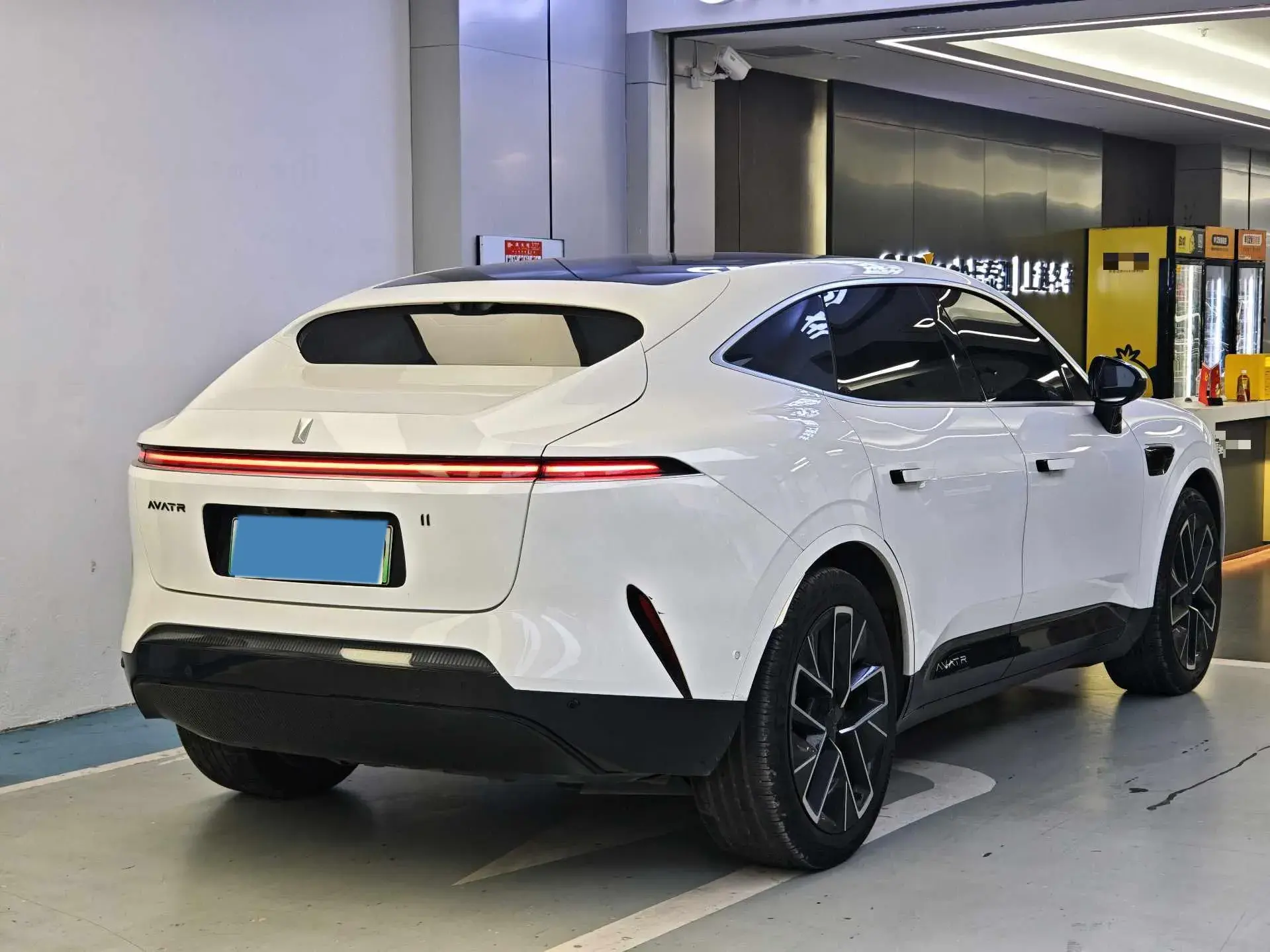 2023 AVATR 11 thumbnail 2