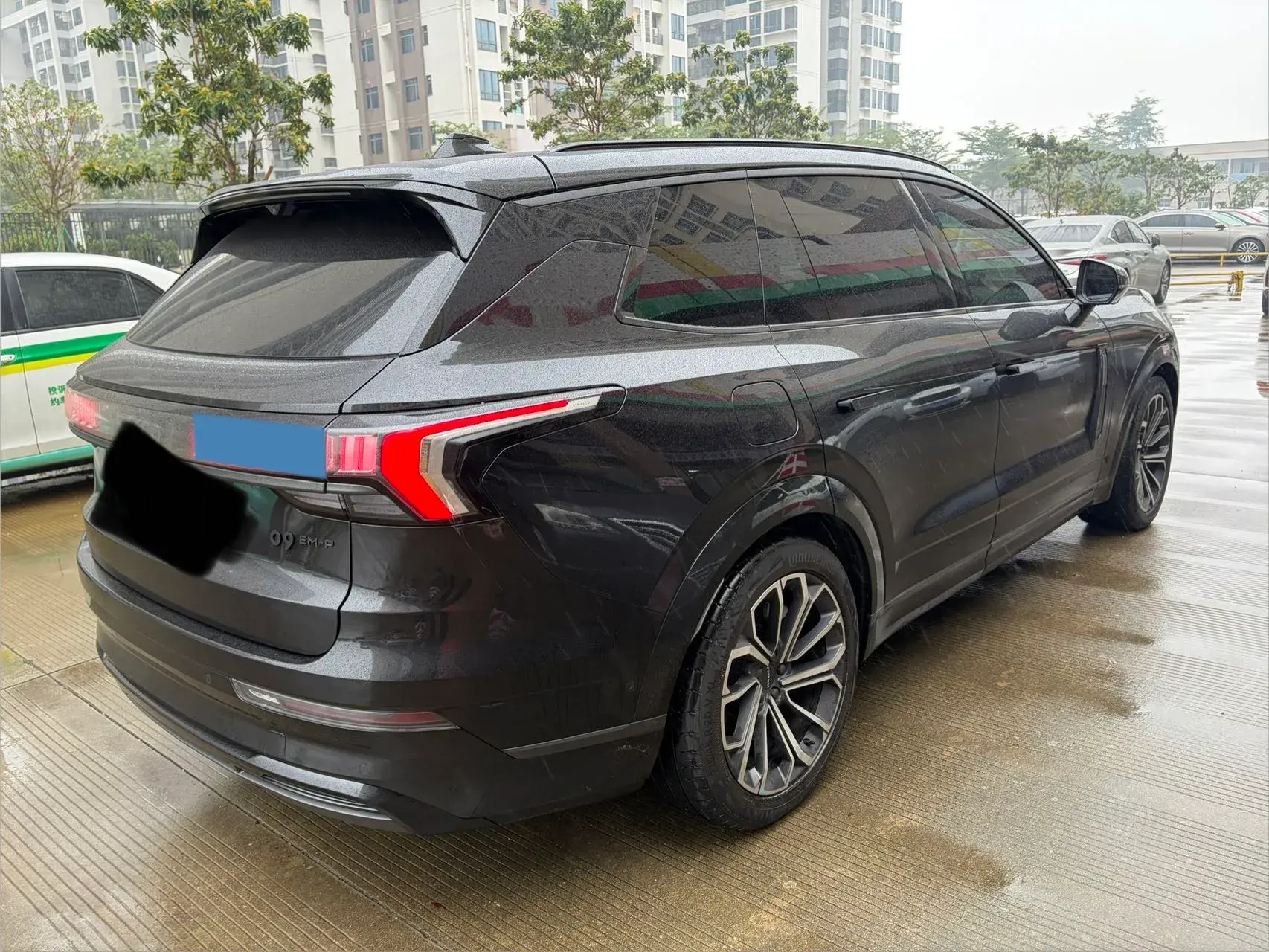 2024 LYNK&CO 09 thumbnail 3