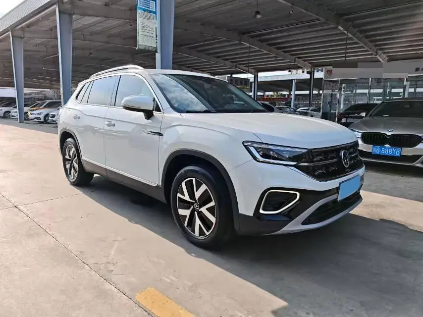 2023 VOLKSWAGEN TAYRON thumbnail 3