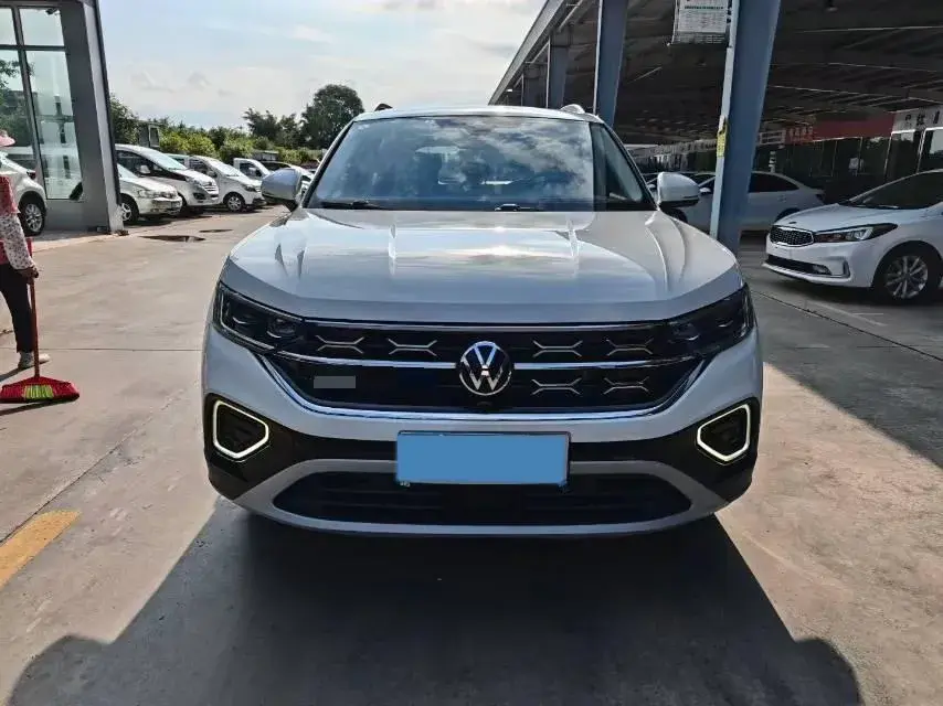 2023 VOLKSWAGEN TAYRON thumbnail 2