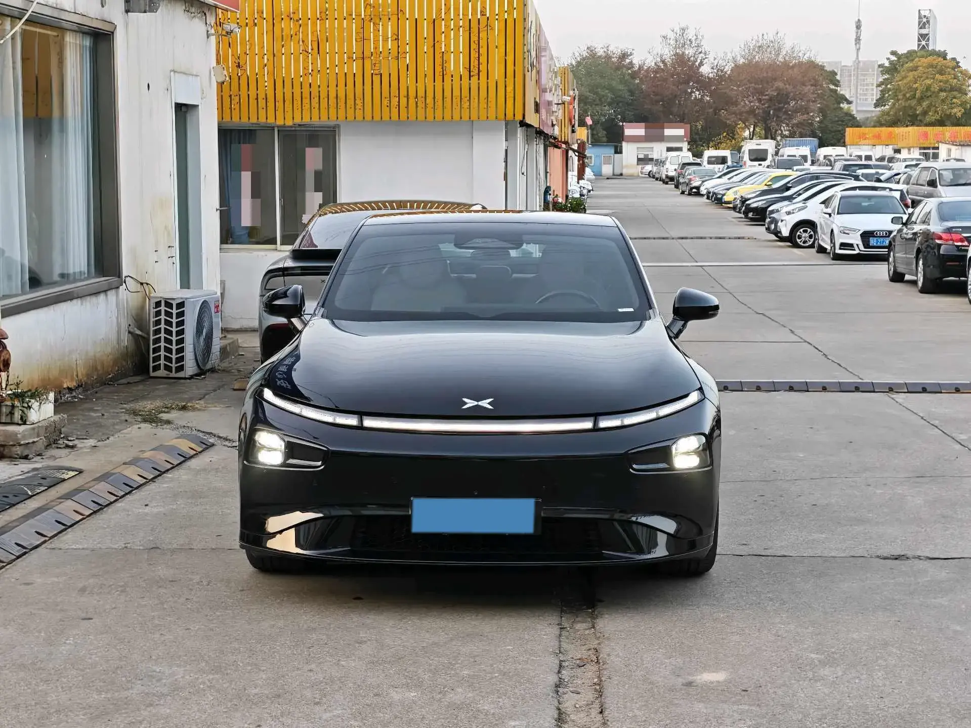 2023 XPENG P7 thumbnail 2