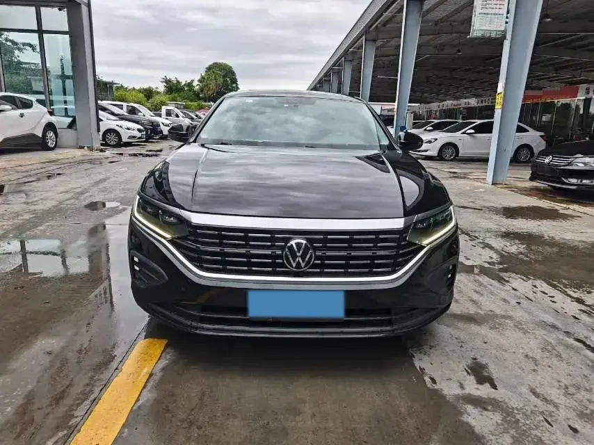 2022 VOLKSWAGEN PASSAT thumbnail 2