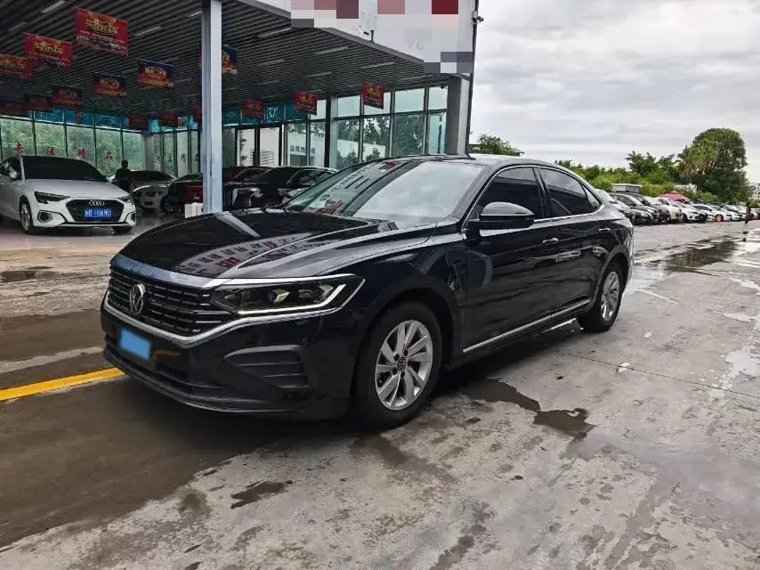 2022 VOLKSWAGEN PASSAT view 1