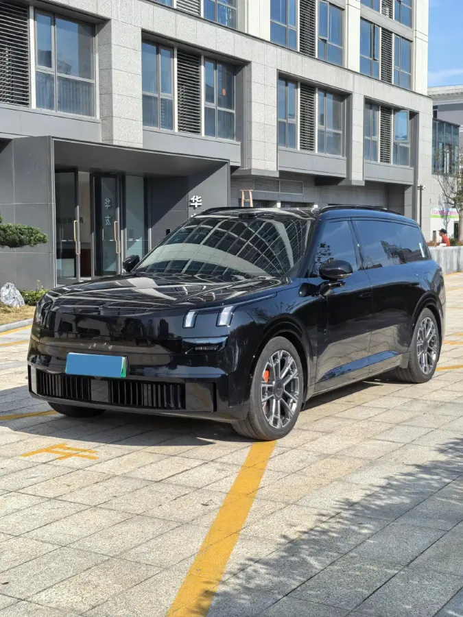 2025 LYNK&CO 900 1.5T 190HP L4 3DHT PHEV 43.3KWH