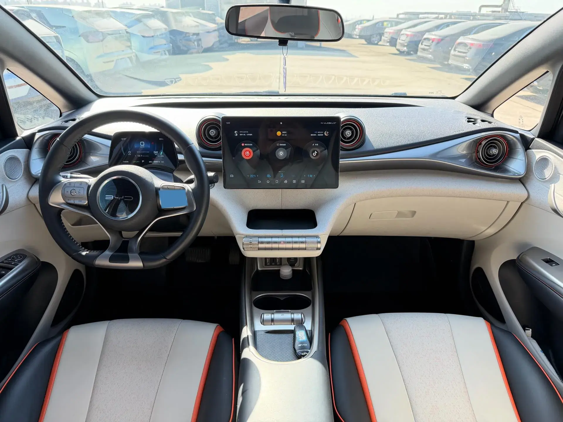 2023 BYD DOLPHIN thumbnail 4