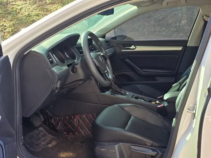 2018 VOLKSWAGEN LAMANDO thumbnail 3