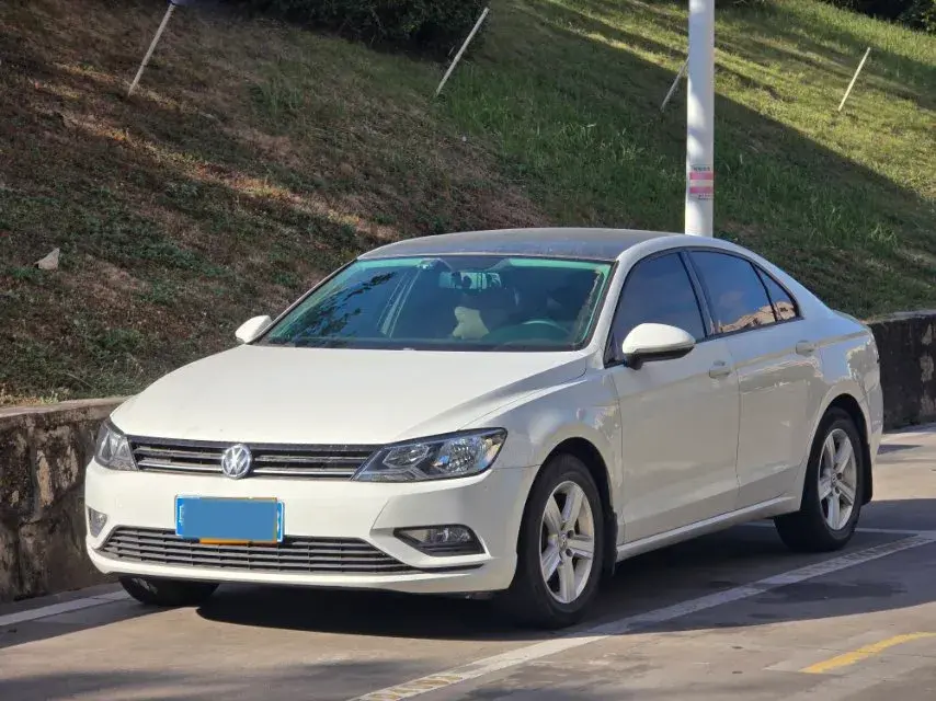 2018 VOLKSWAGEN LAMANDO view 1