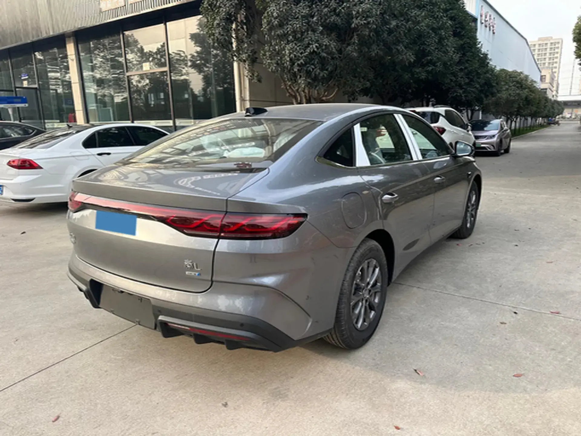 2025 BYD QINL thumbnail 4