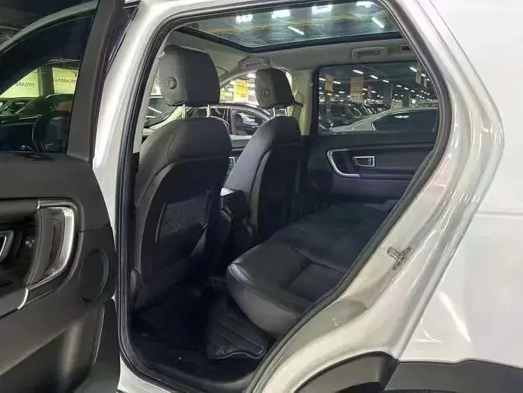 2019 LAND ROVER thumbnail 4