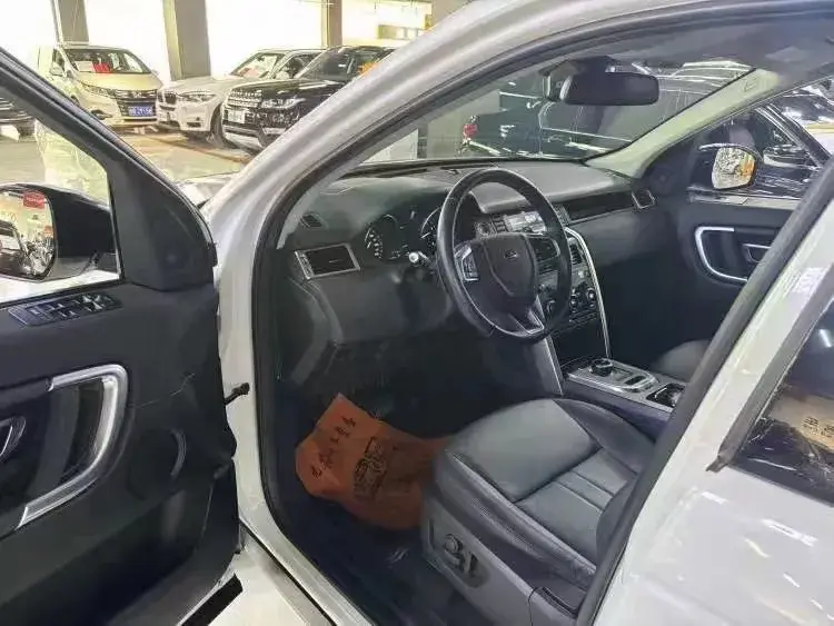 2019 LAND ROVER thumbnail 3