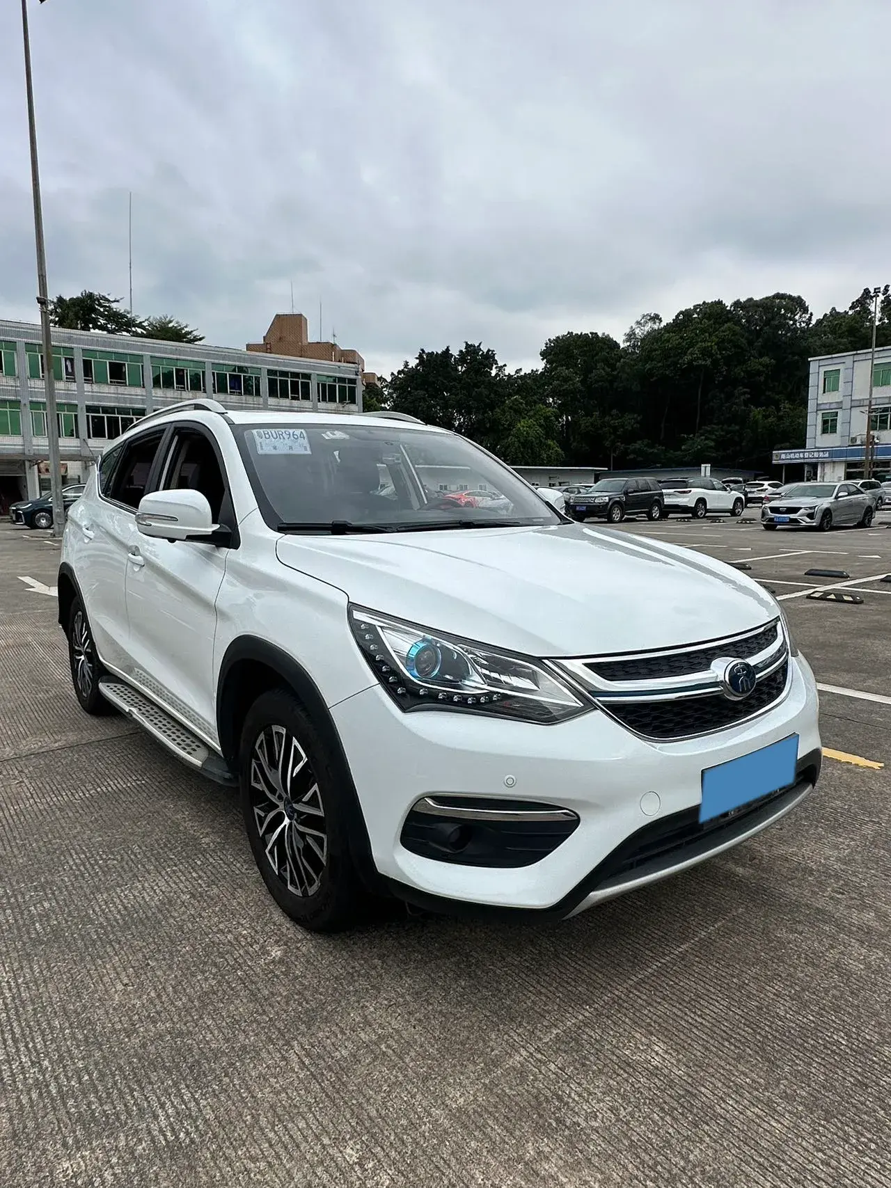 2017 BYD SONG thumbnail 3