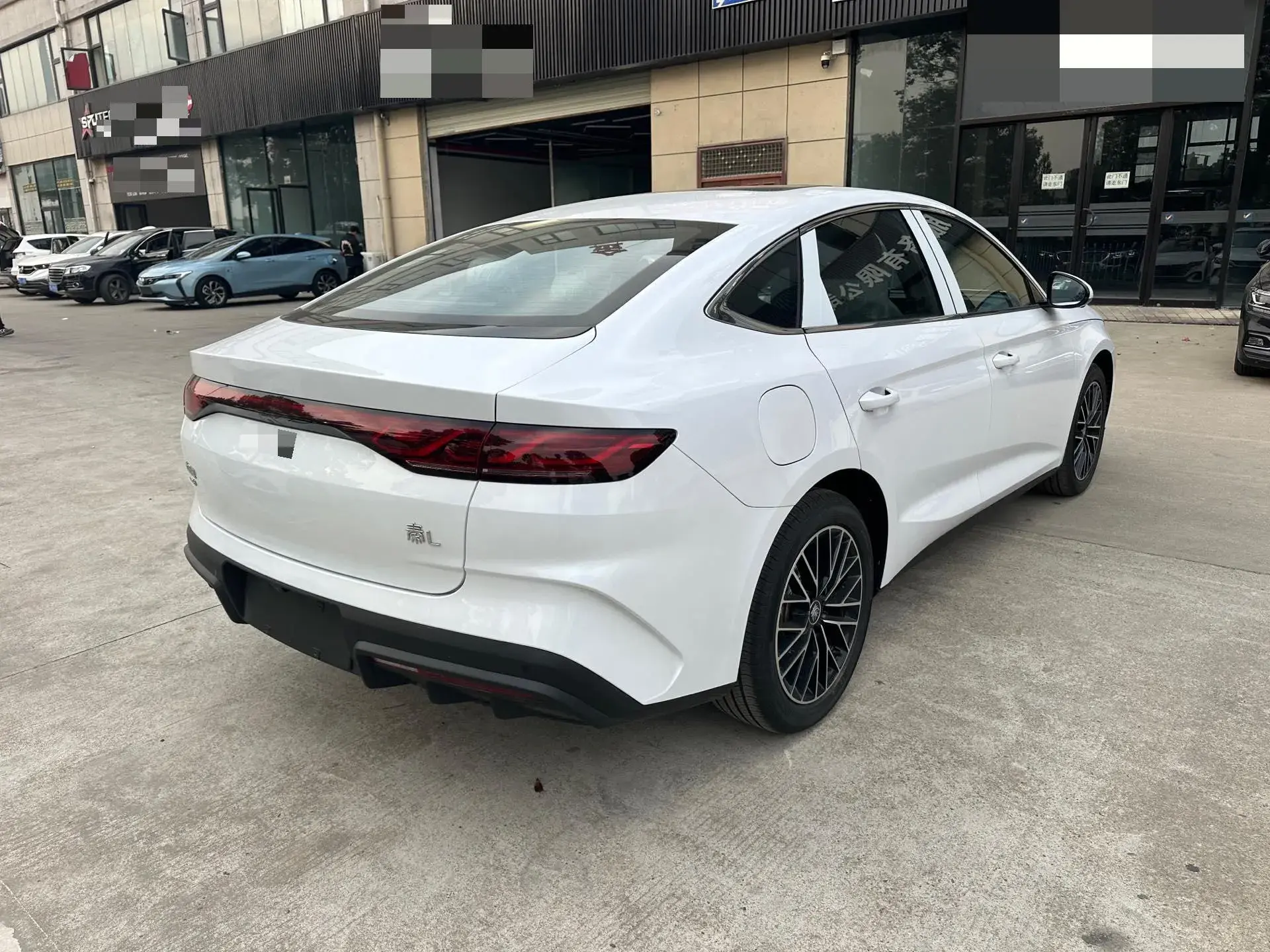 2024 BYD QINL thumbnail 4