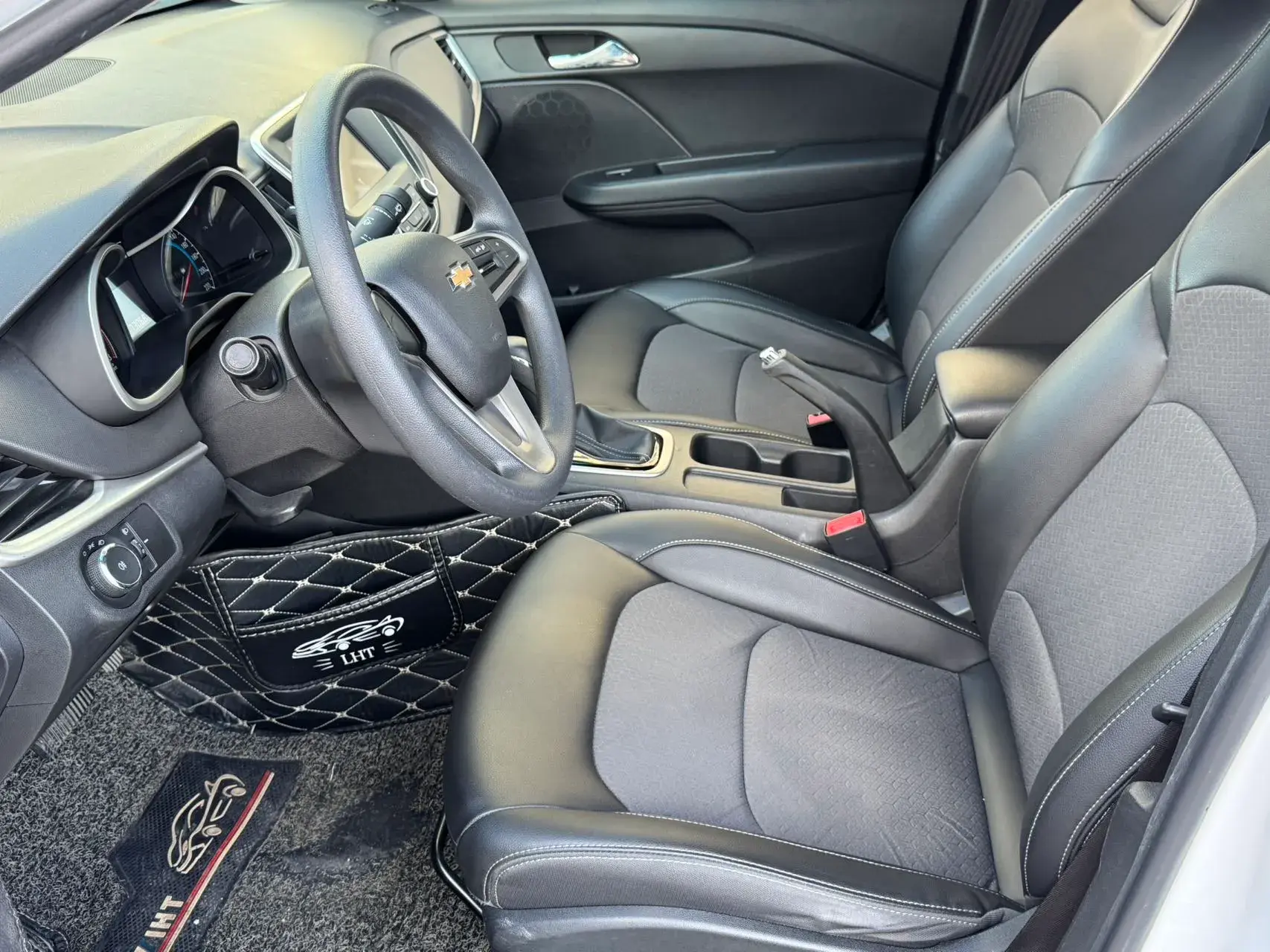 2019 CHEVROLET CAVALIER thumbnail 4