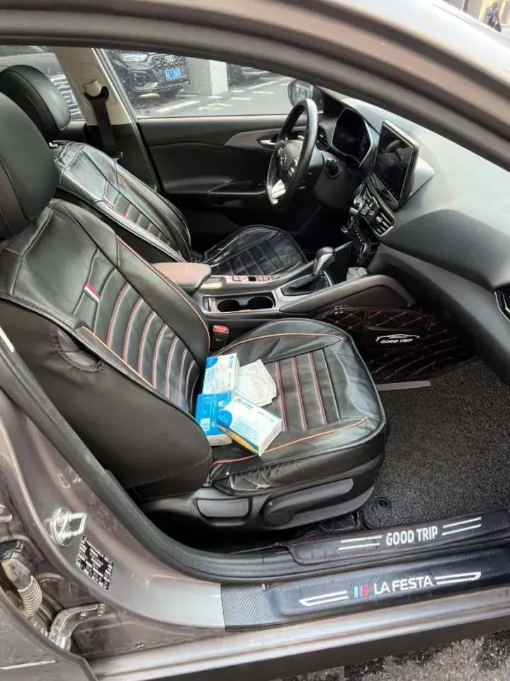 2019 HYUNDAI LA thumbnail 4