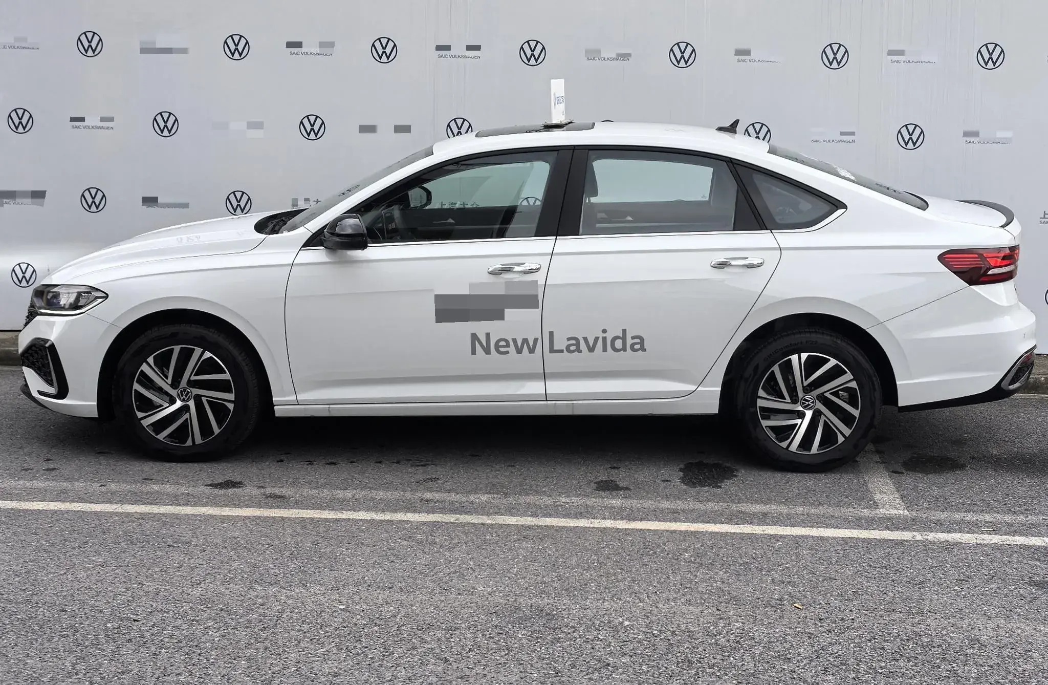2024 VOLKSWAGEN LAVIDA thumbnail 2