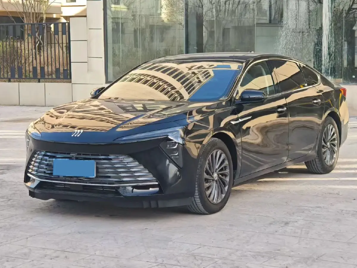 2025 Buick Larcosse 2.0T 237HP L4 9AT