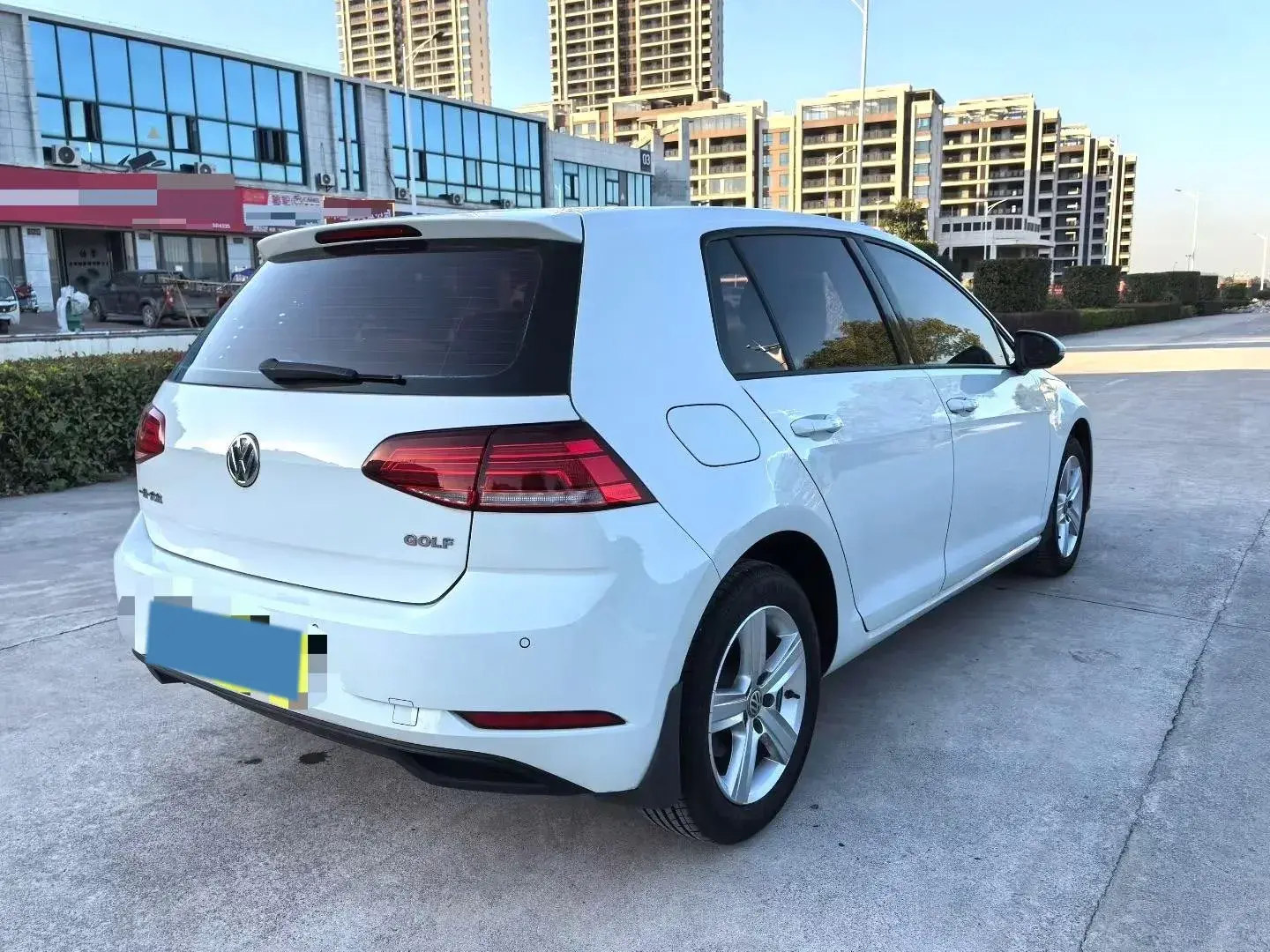 2018 VOLKSWAGEN GOLF thumbnail 3