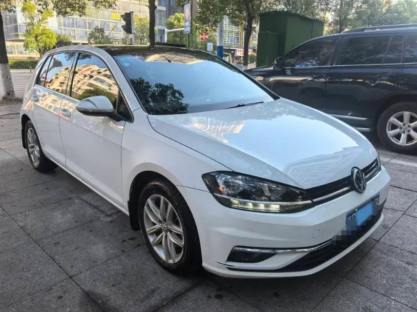 2019 VOLKSWAGEN GOLF thumbnail 3