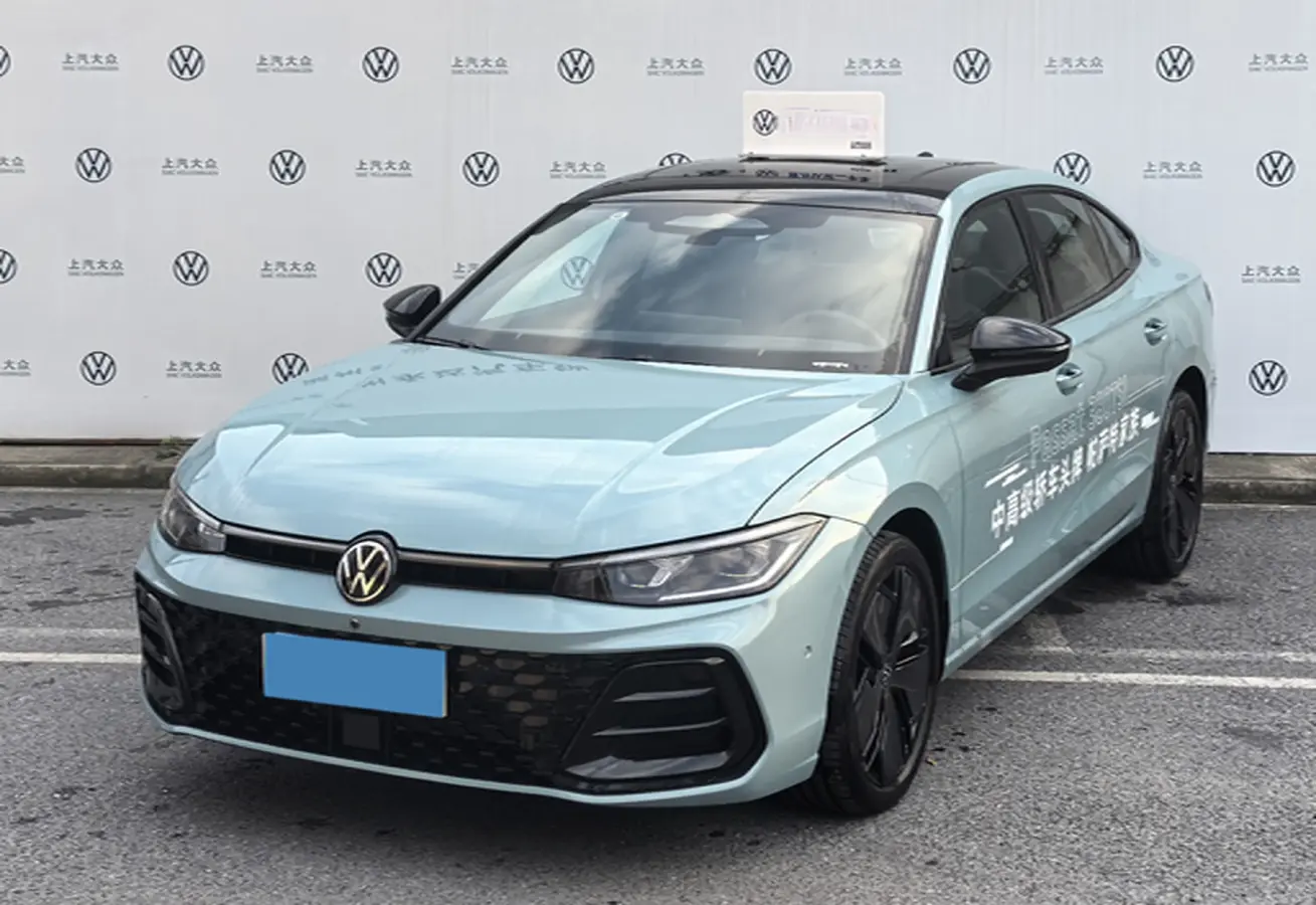 2025 Volkswagen Passat 2.0T 220HP L4 7DCT