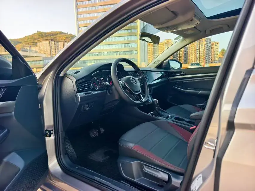 2019 VOLKSWAGEN BORA thumbnail 4