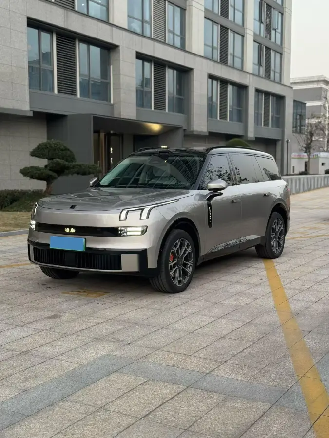 2025 LYNK&CO 900 2.0T 254HP L4 3DHT PHEV