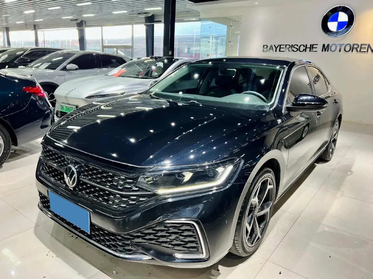 2023 Volkswagen Passat 2.0T 186HP L4 7DCT