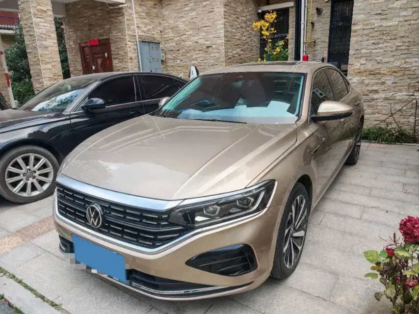 2022 VOLKSWAGEN PASSAT view 1