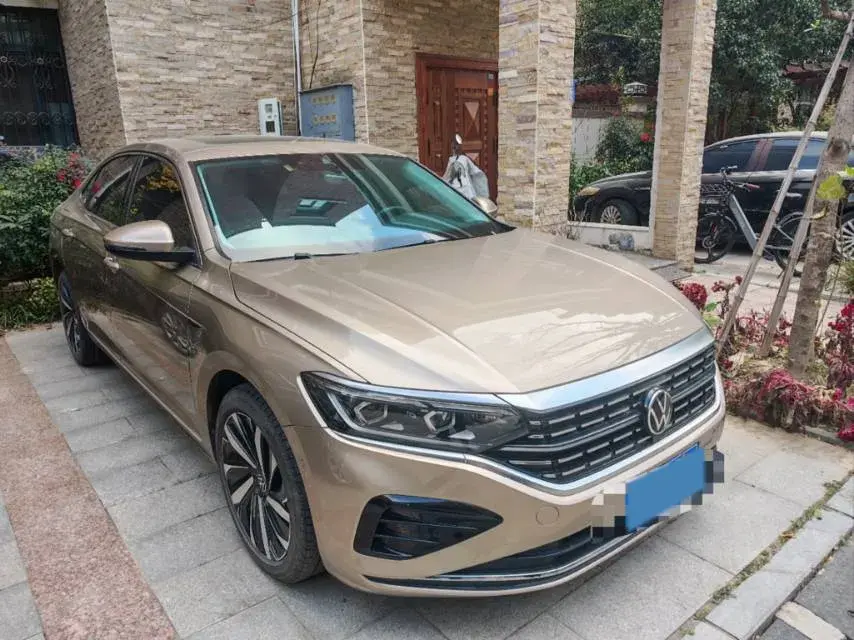 2022 VOLKSWAGEN PASSAT thumbnail 3