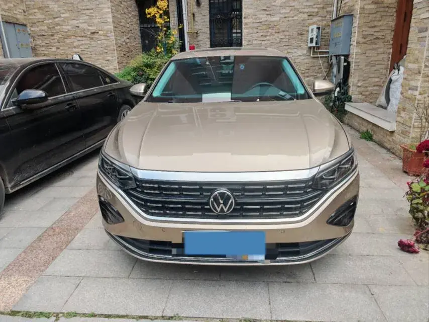 2022 VOLKSWAGEN PASSAT thumbnail 2