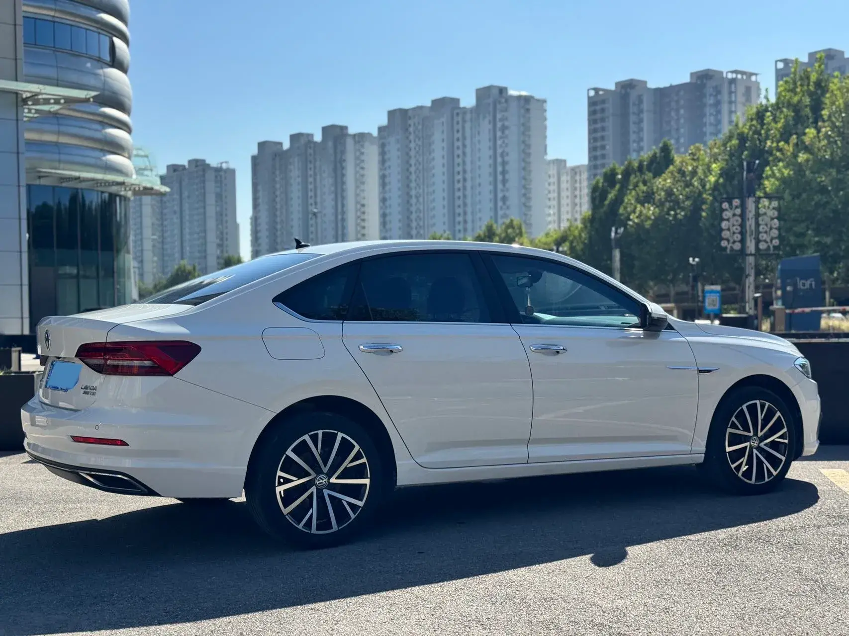 2019 VOLKSWAGEN LAVIDA thumbnail 4