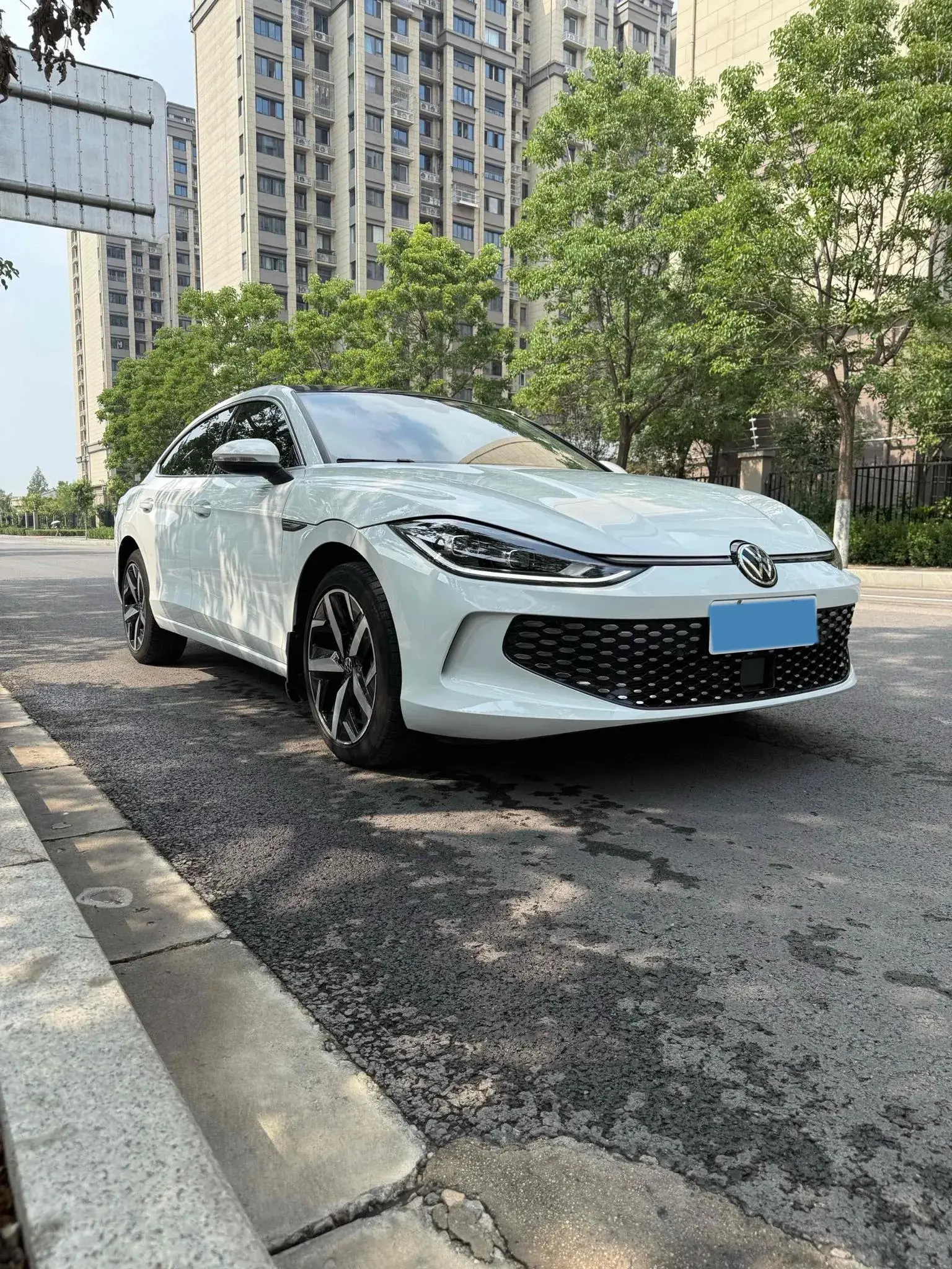 2023 VOLKSWAGEN LAMANDO thumbnail 3