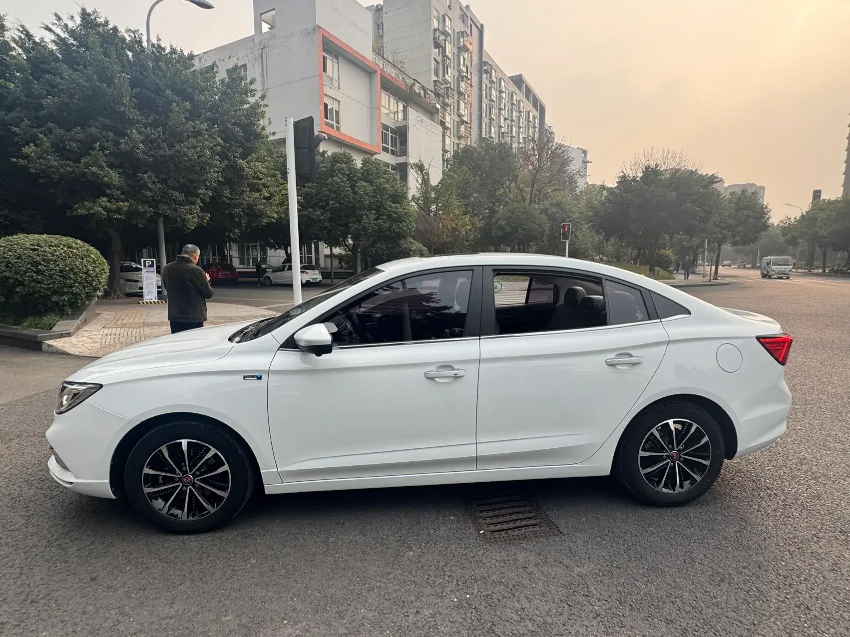 2019 ROEWE I5 thumbnail 2
