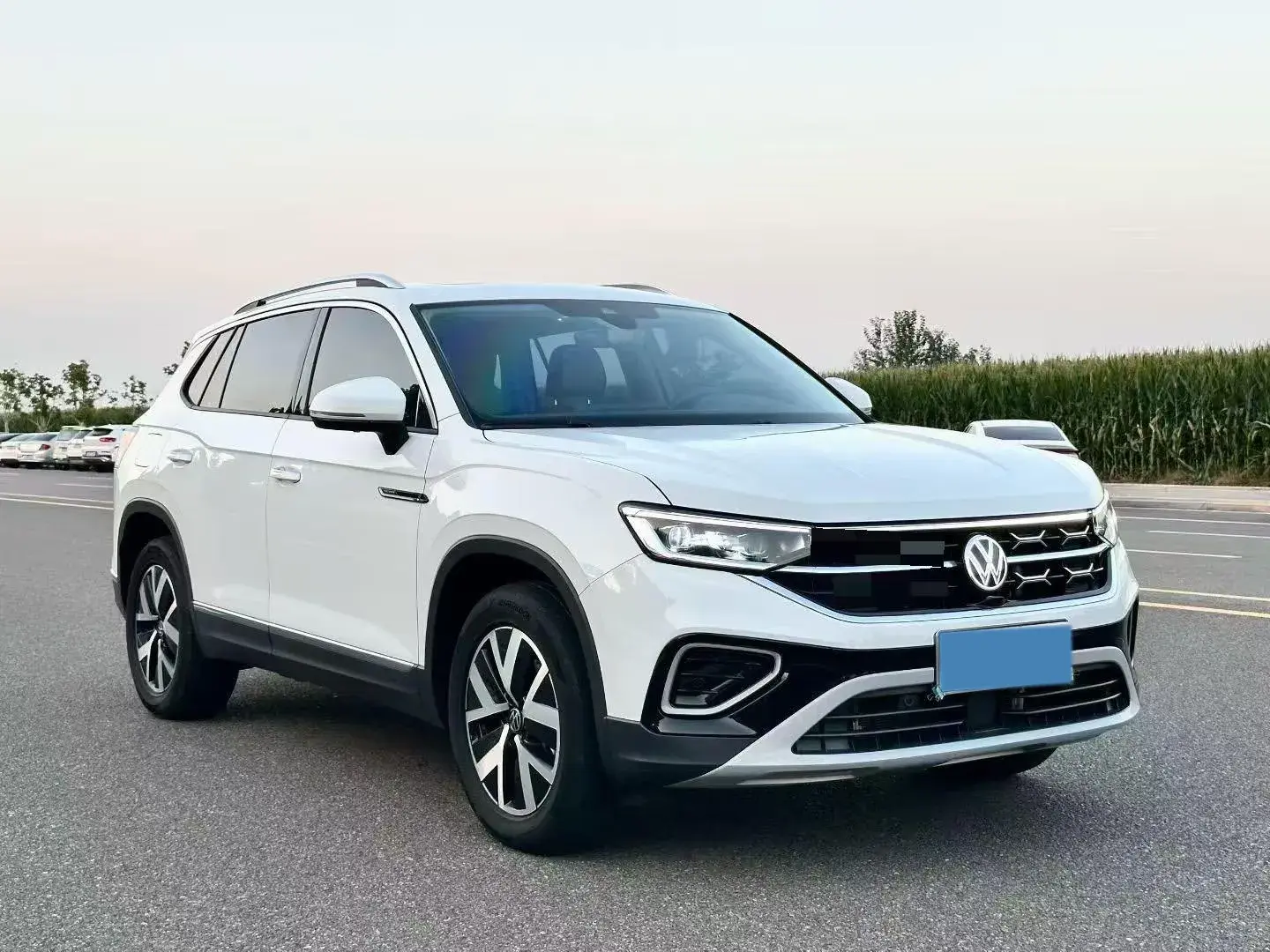 2023 VOLKSWAGEN TAYRON thumbnail 3